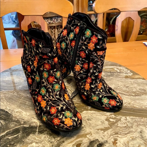 Fergie Tesla embroidered ankle bootie - Picture 2 of 7